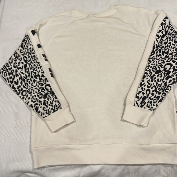 Victoria’s Secret round neck sweatshirt - Picture 4 of 7
